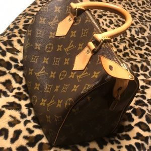 Authentic Louis Vuitton Monogram speedy 25
